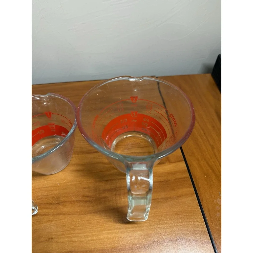 Pyrex VTG Set of 2 Reverse-Read Red Letter  1 C & 2 C Measuring Cups  J Handles